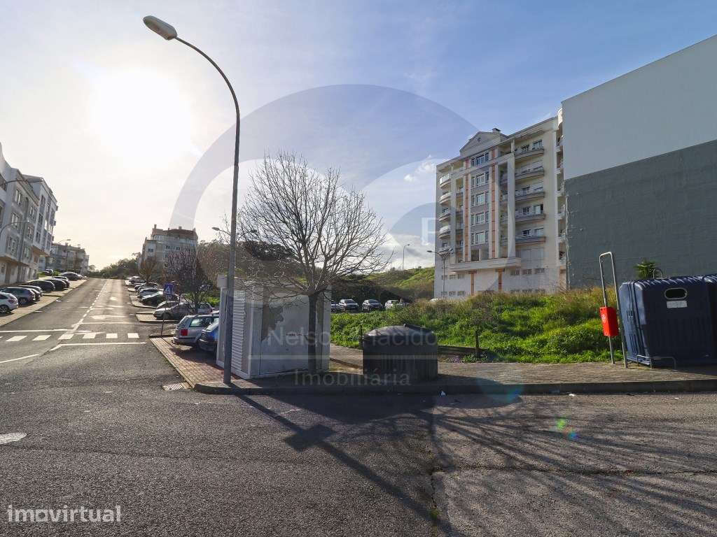 Terreno Urbano COM LICENÇA A PAGAMENTO para predio com 8 fogos de H... - Grande imagem: 4/10