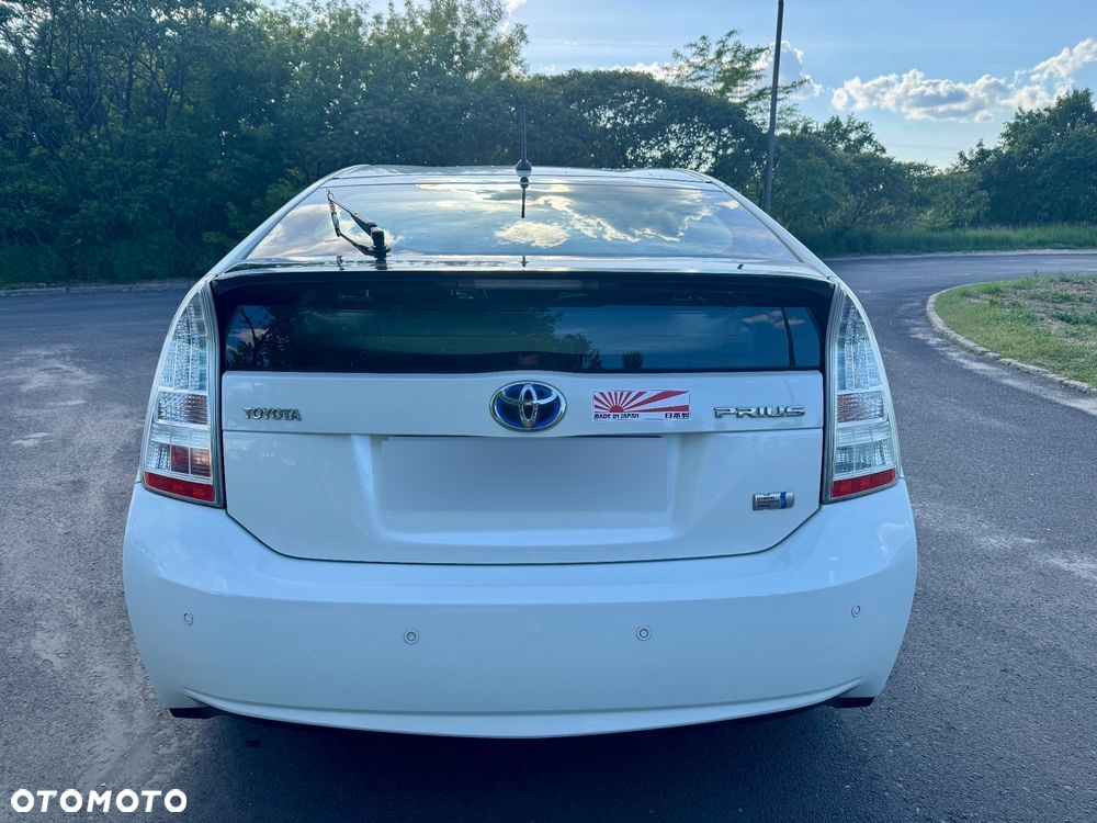 Toyota Prius (Hybrid) - 6