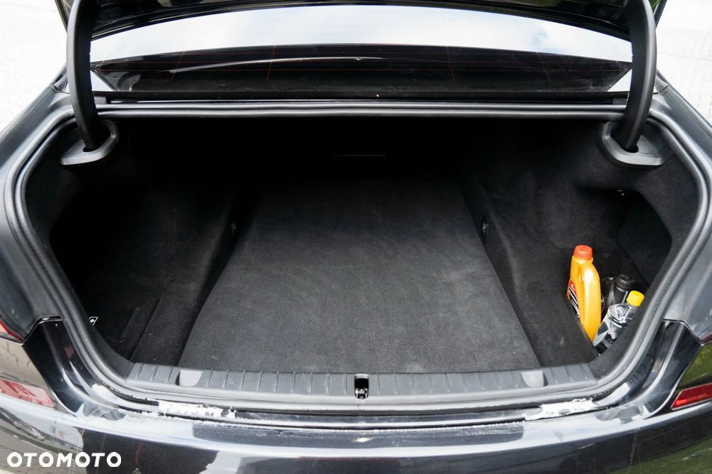 BMW Seria 7 740Li - 24