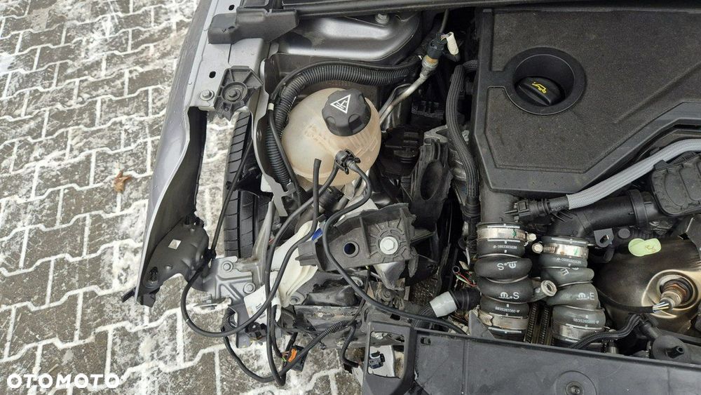 Peugeot 208 - 18