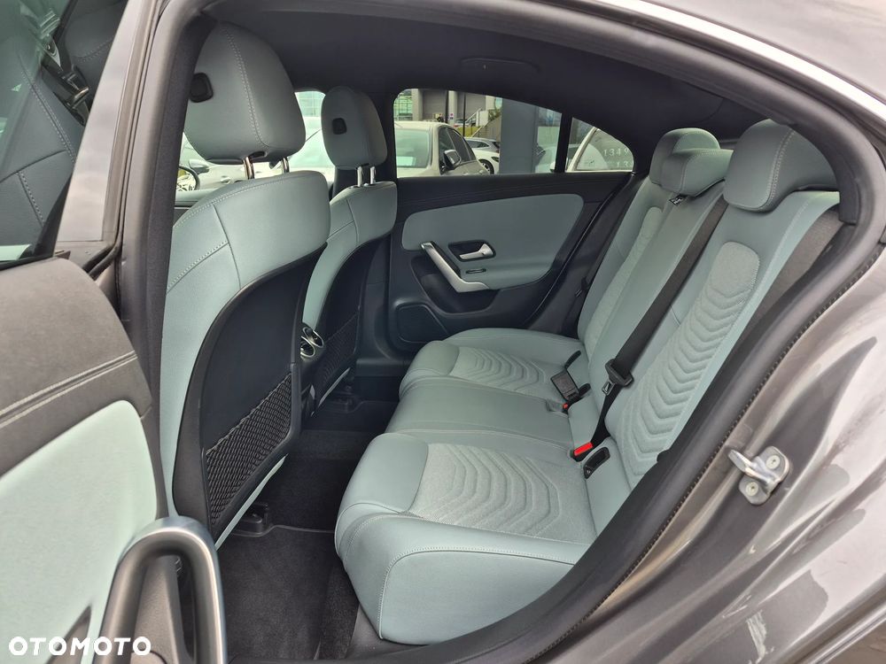 Mercedes-Benz CLA 180 7G-DCT - 26