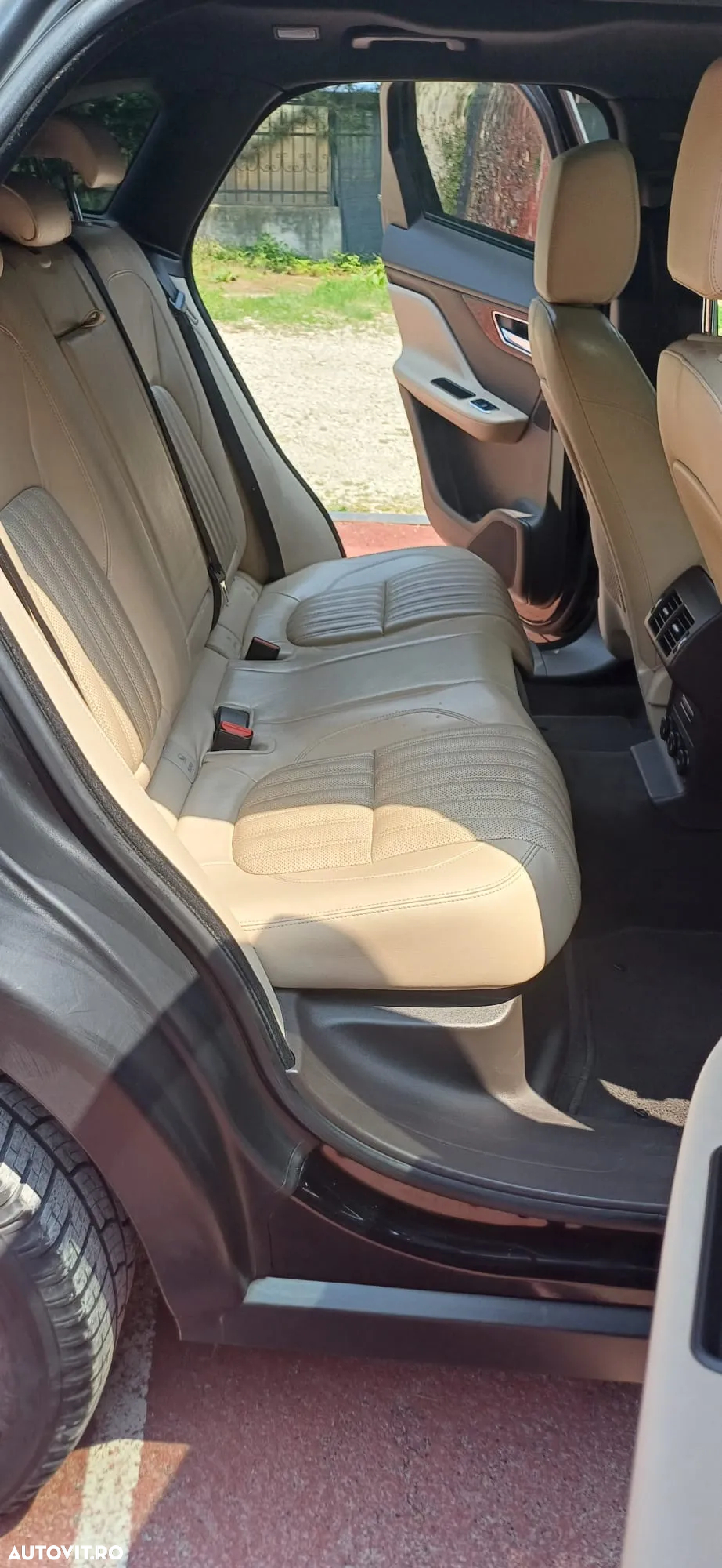 Jaguar F-Pace 20d AWD Portfolio - 24