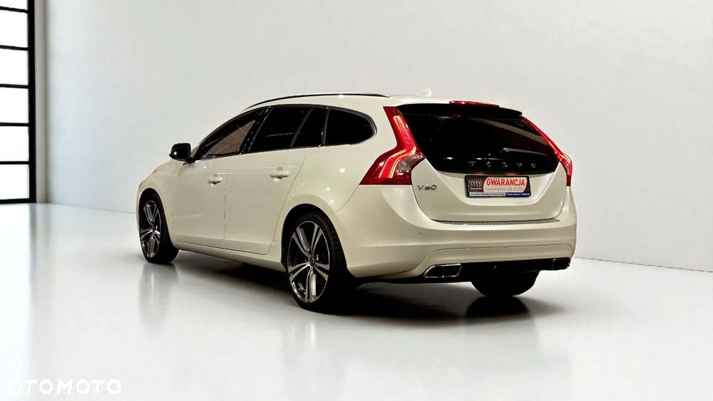 Volvo V60 T3 Momentum - 16