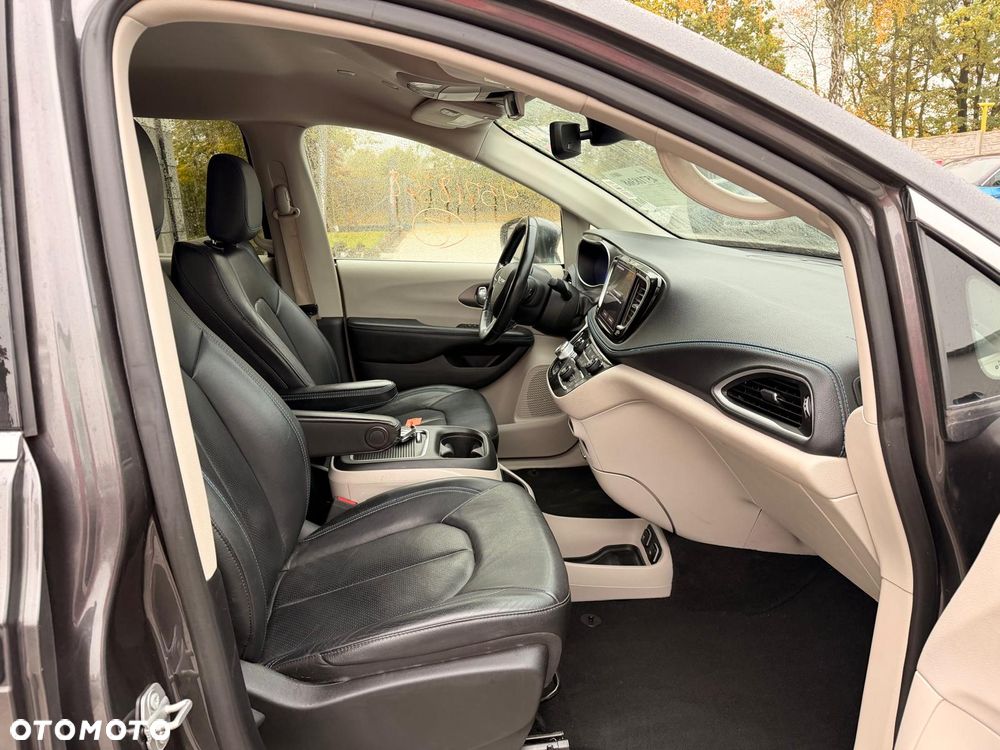 Chrysler Pacifica - 22