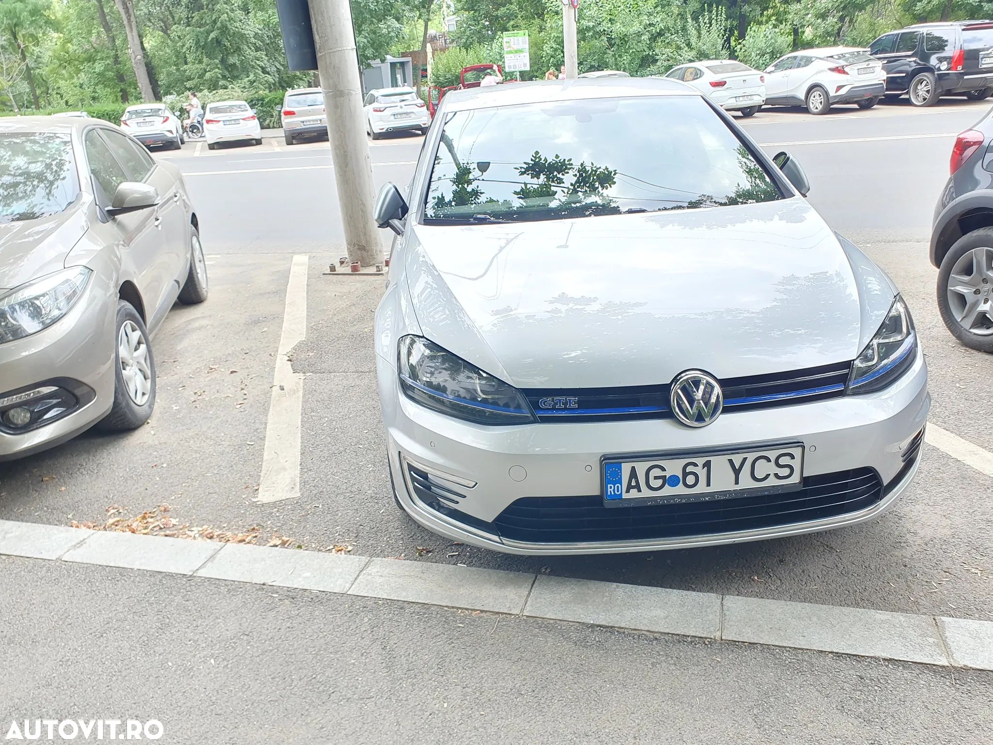 Volkswagen Golf - 1