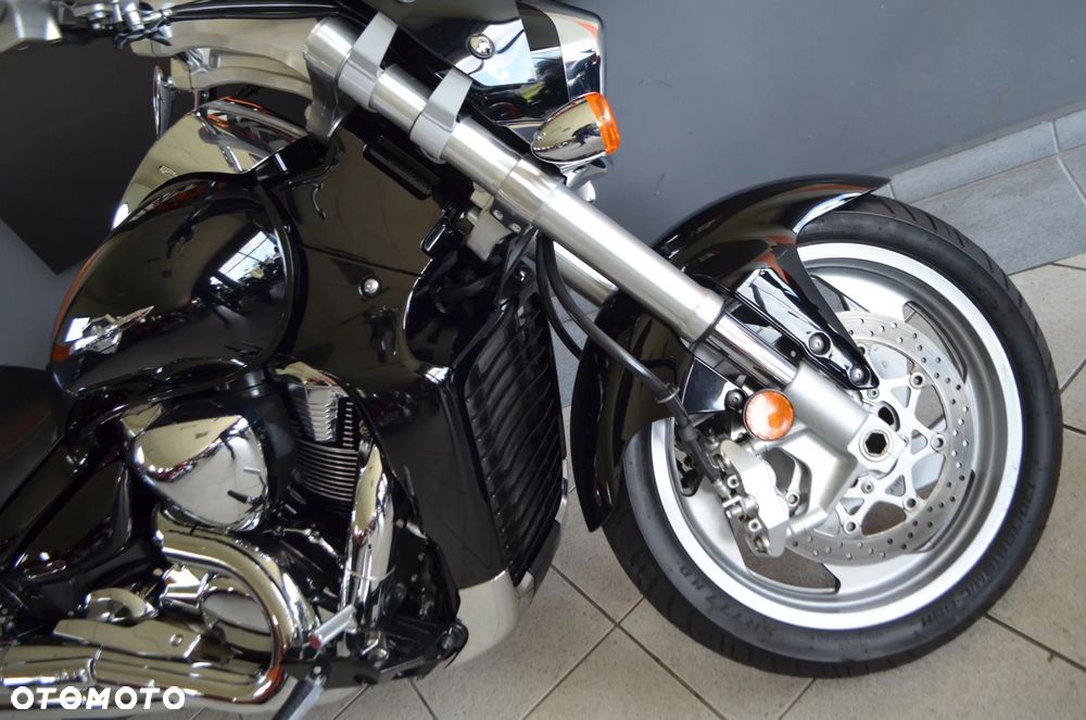Suzuki Intruder - 7