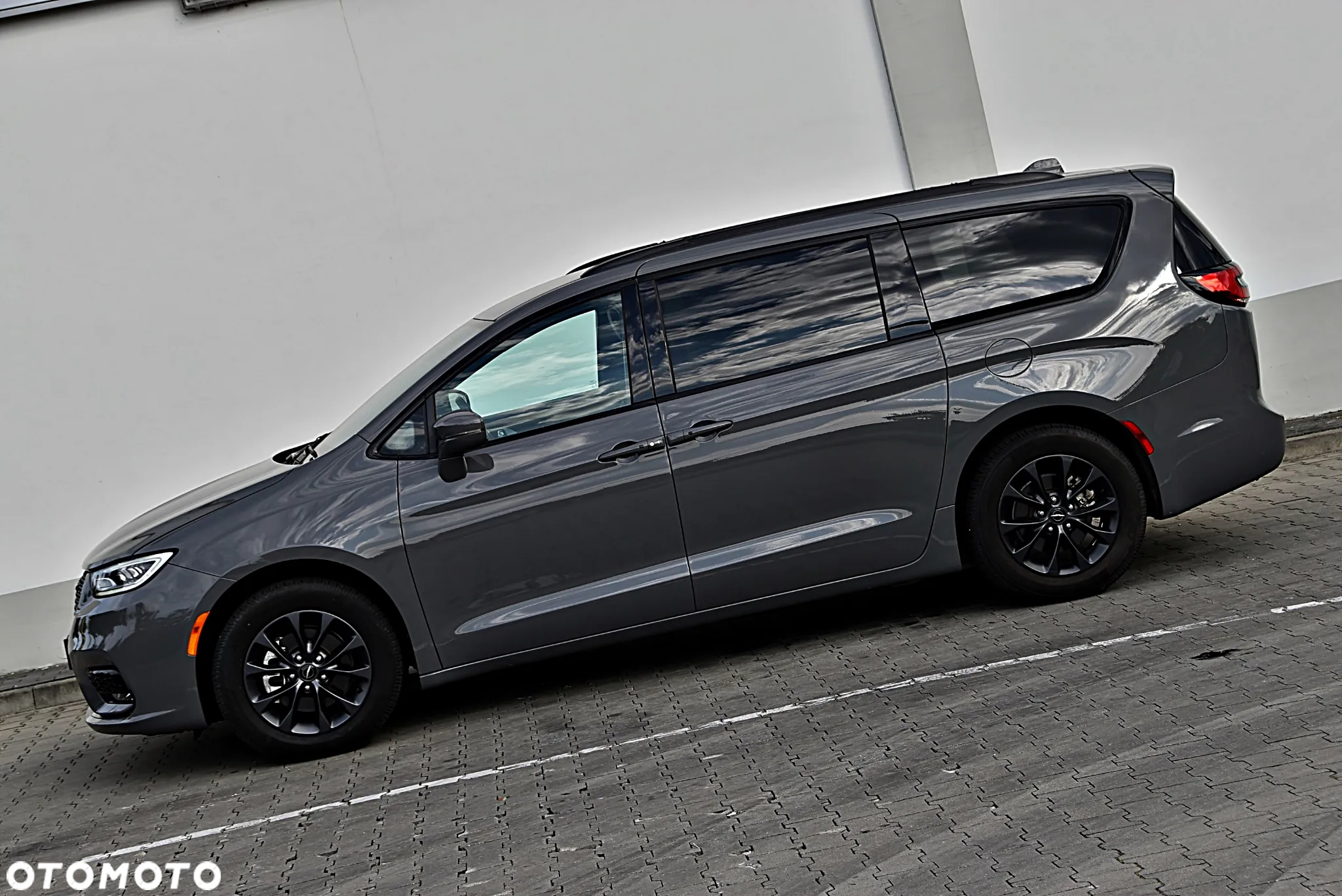 Chrysler Pacifica - 6