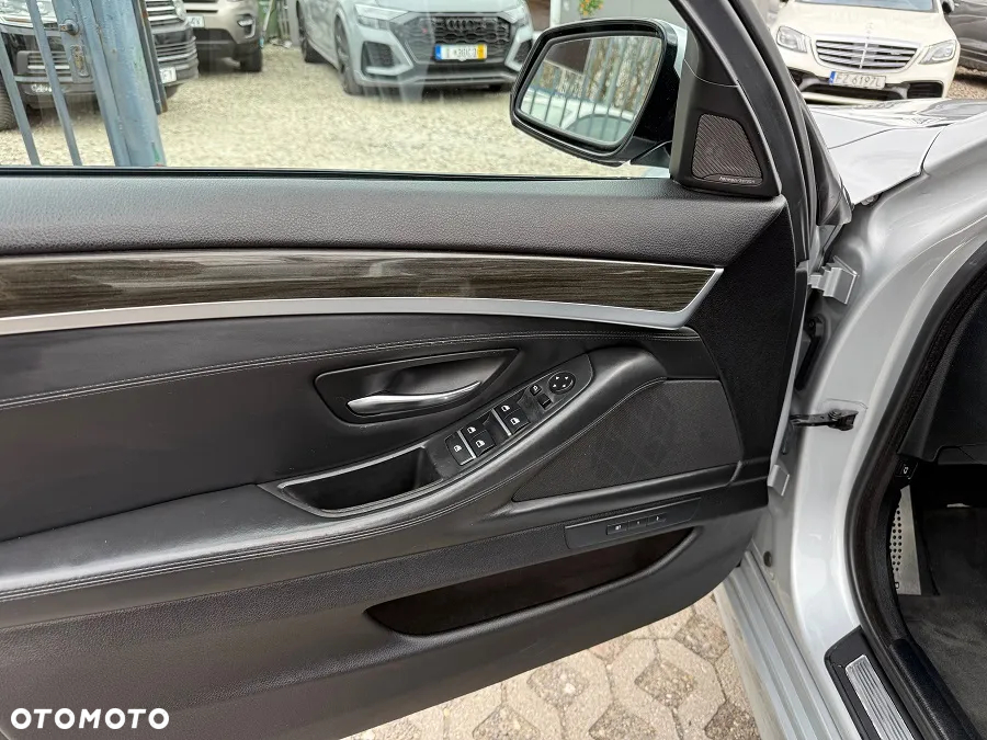 BMW Seria 5 528i xDrive - 13