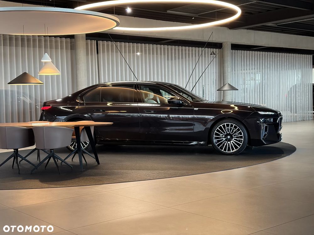 BMW Seria 7 740d xDrive mHEV Nero Lusso Edition sport - 6