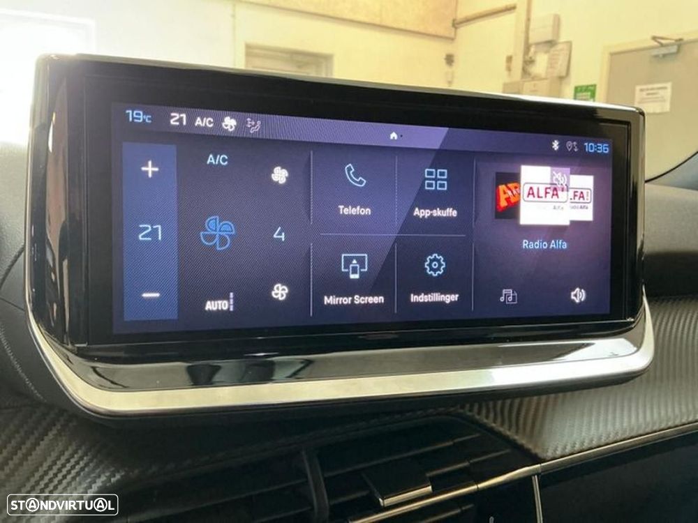 Peugeot 2008 1.2 PureTech Allure EAT8 - 4