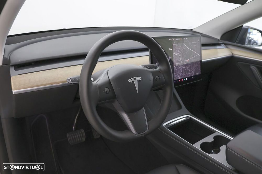 Tesla Model Y Long Range Dual Motor AWD - 4