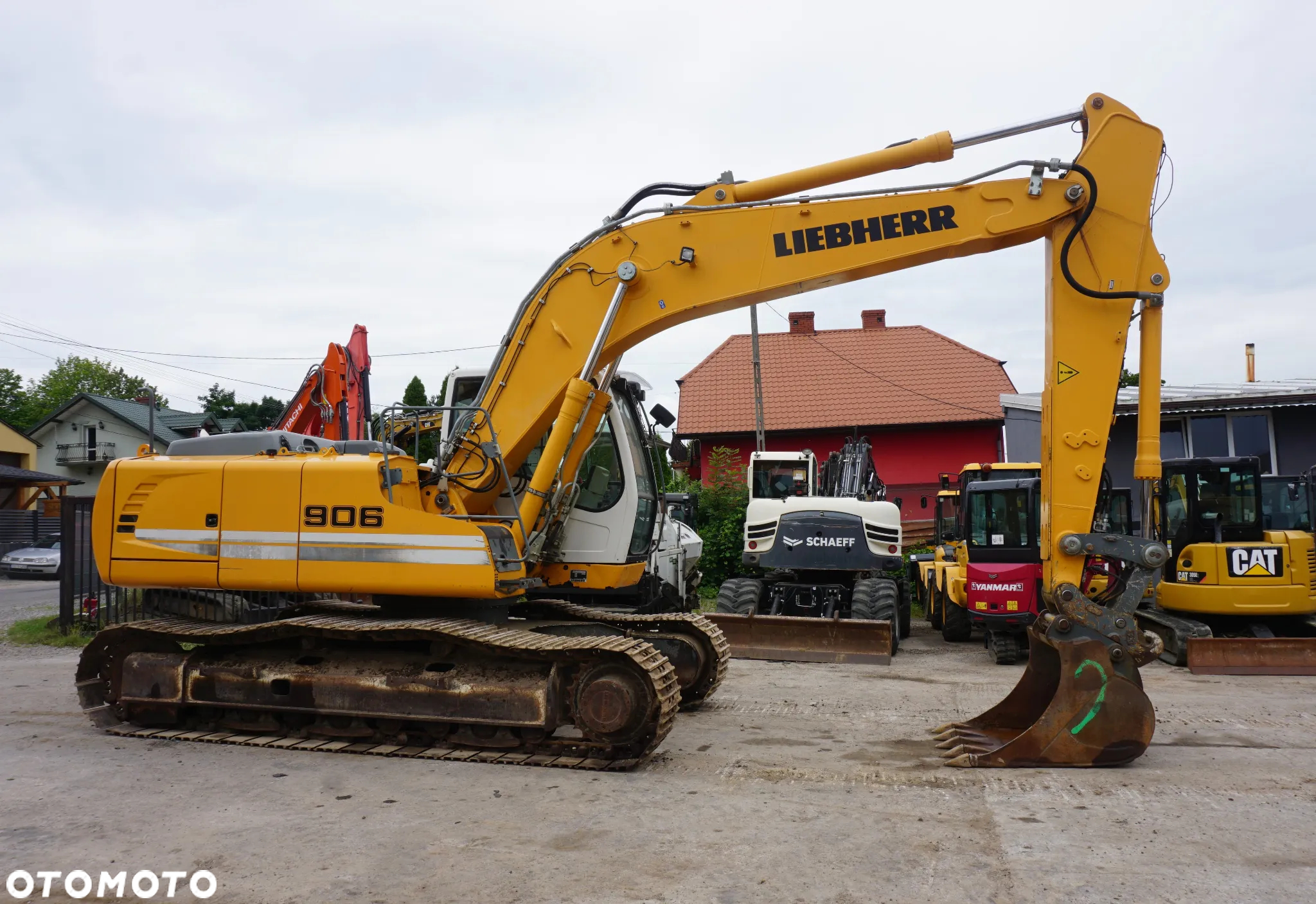 Liebherr R 906 - 2