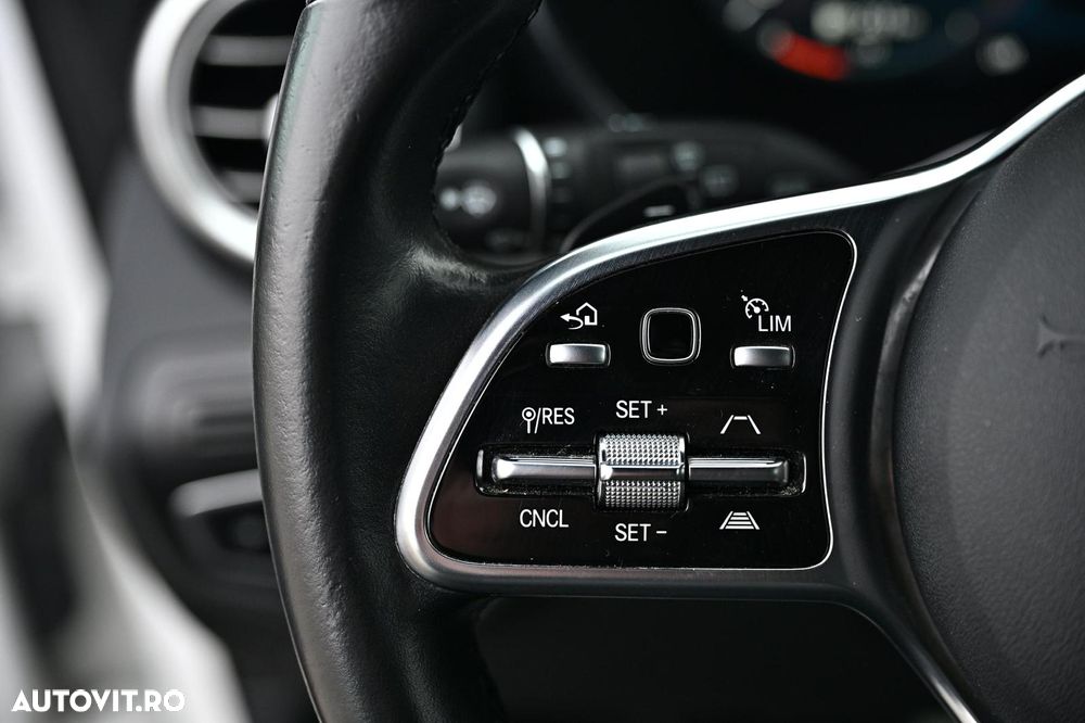 Mercedes-Benz GLC 300 e 4MATIC - 22