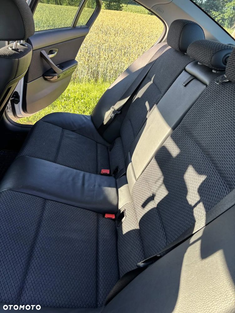 BMW Seria 3 318i - 13