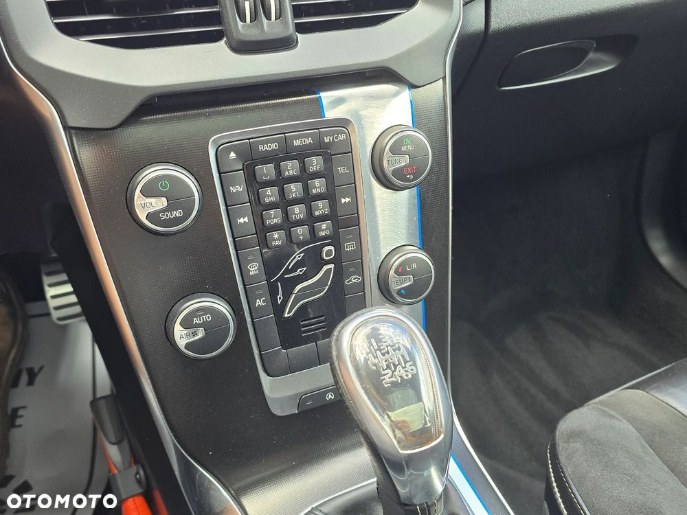 Volvo V40 D2 R Design - 33