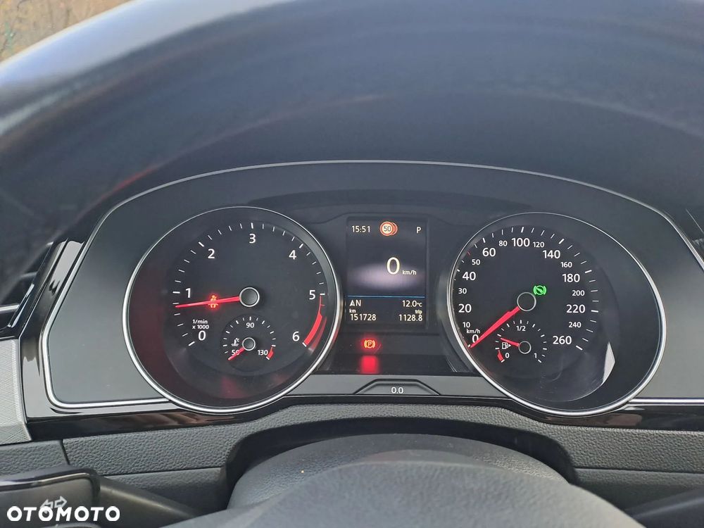 Volkswagen Passat Variant 2.0 TDI SCR DSG 4Motion Business - 12