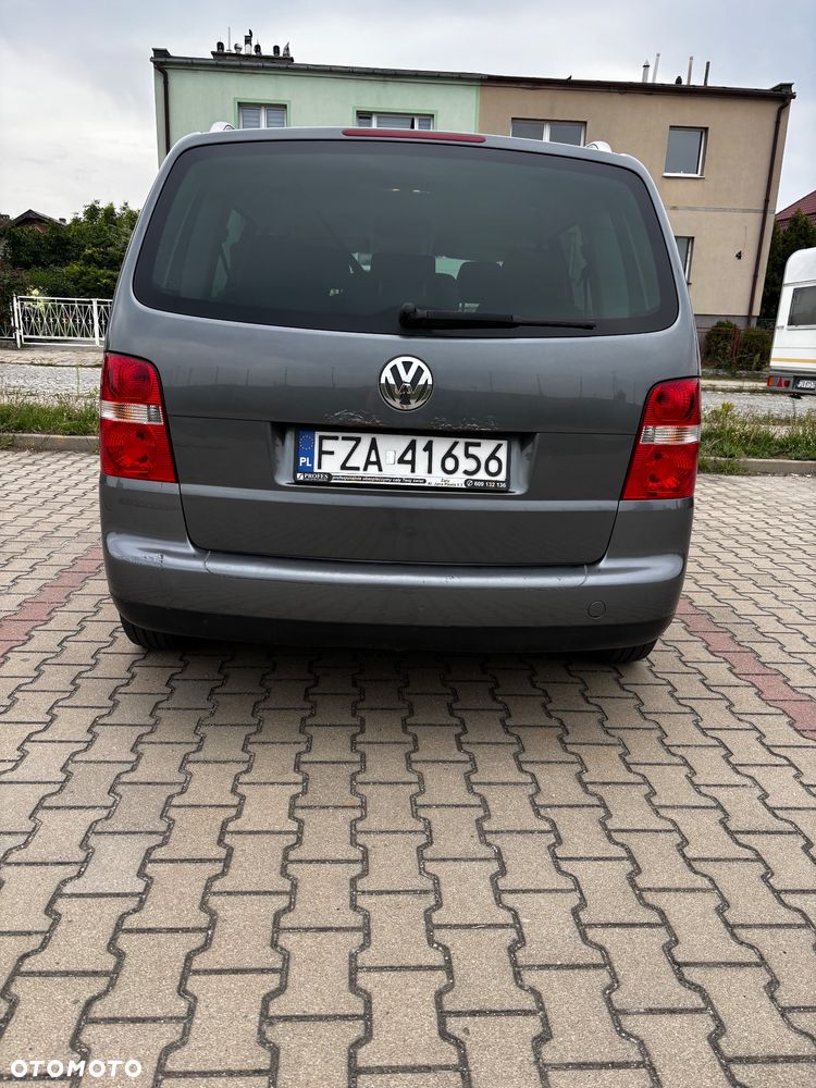 Volkswagen Touran 2006 photo 2