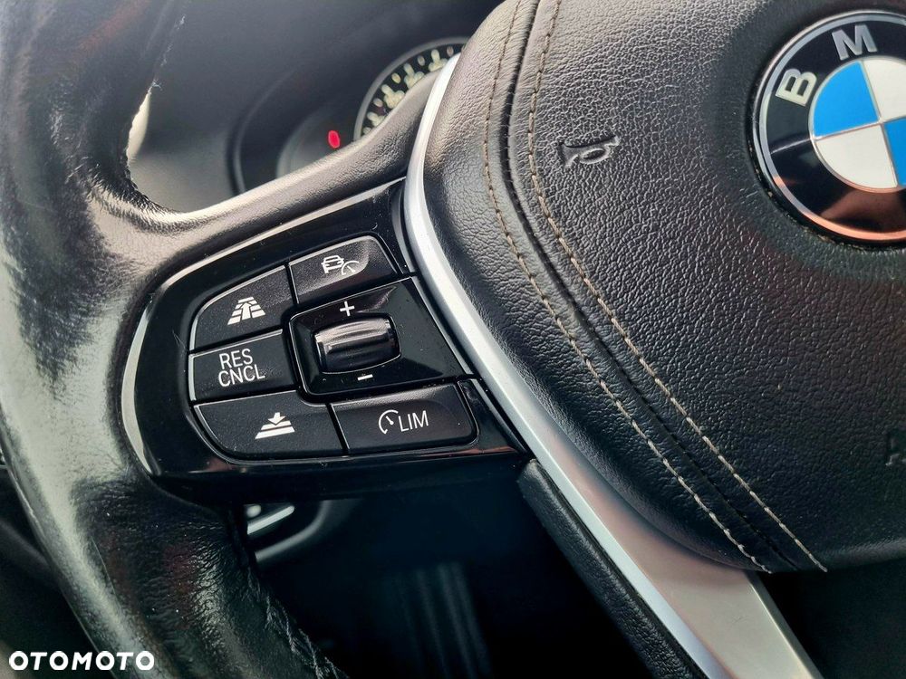 BMW Seria 5 520d Sport Line - 21