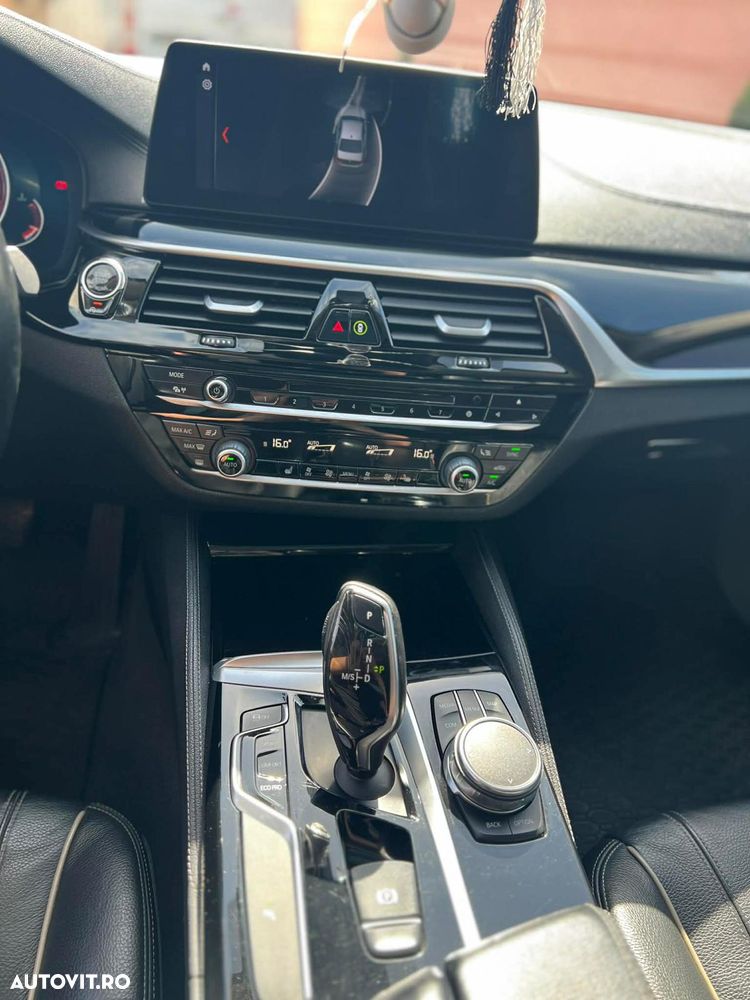 BMW Seria 5 530d xDrive AT - 15