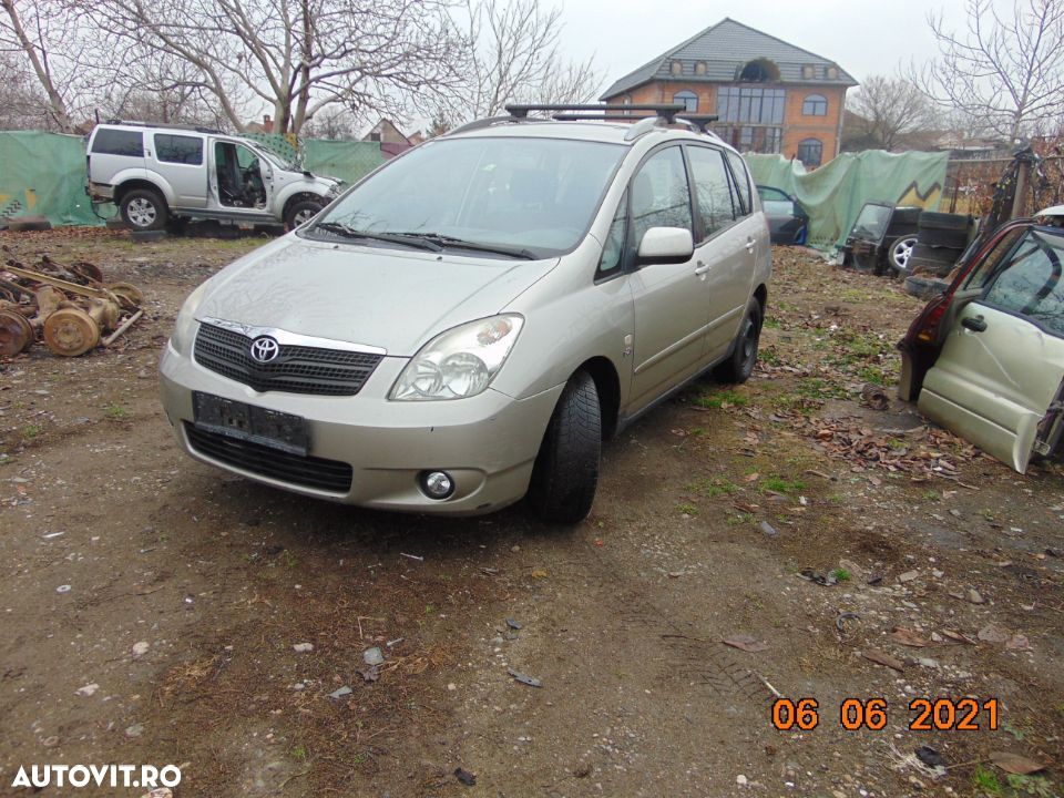 Far Toyota Corolla Verso 2002-2004 faruri stanga dreapta dezmembrez - 2