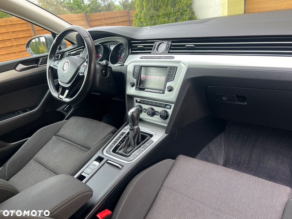 Volkswagen Passat - 17