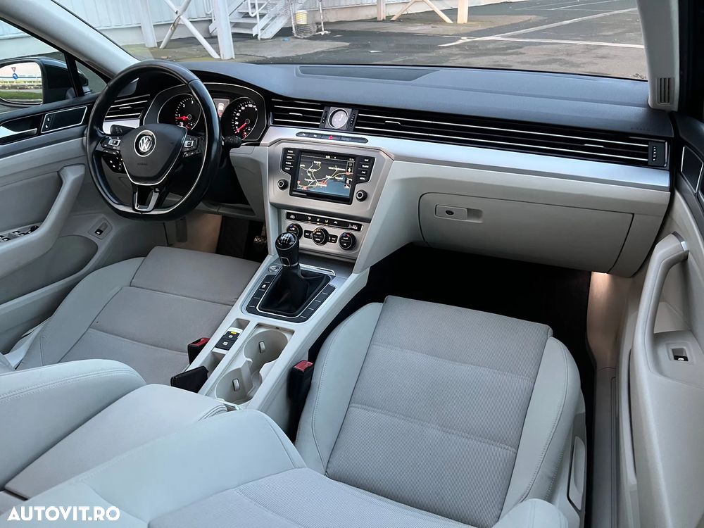 Volkswagen Passat - 8