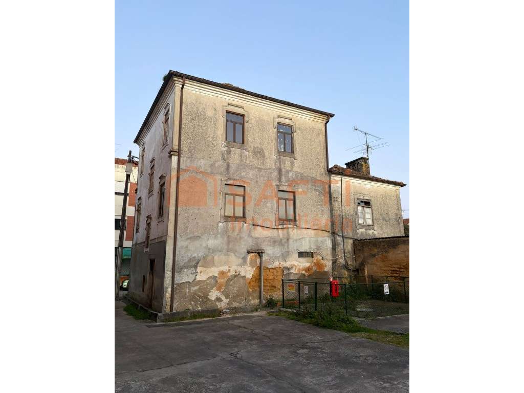 Casa Rústica com Terreno Amplo e Grande Potencial - Excelente Oport... - Grande imagem: 3/3