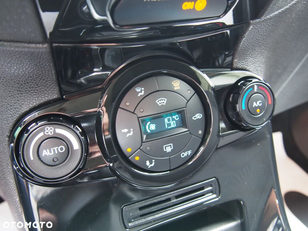Ford Fiesta 1.0 EcoBoost STart-Stop Titanium - 21