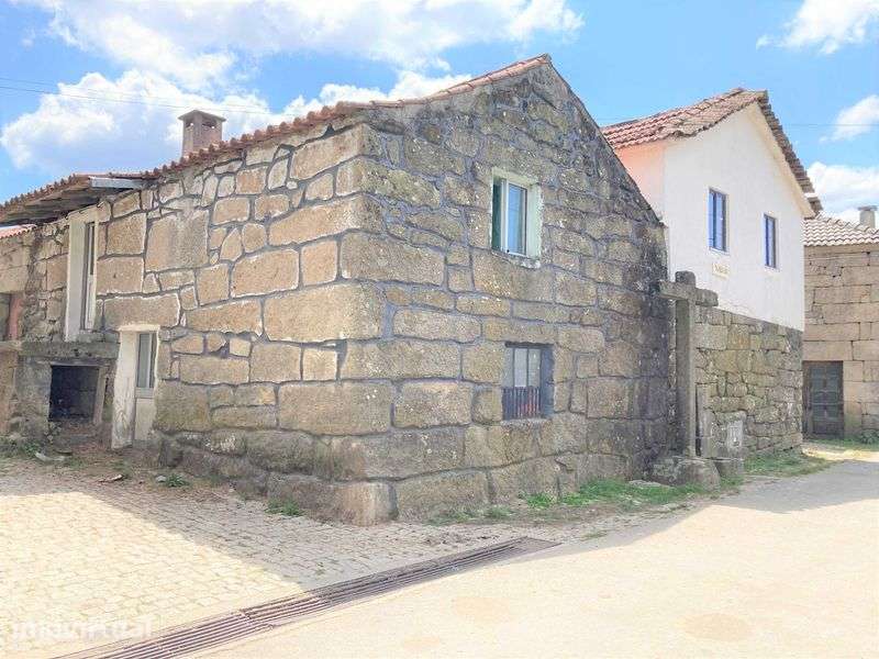Moradias/Casas de Pedra Granito - Aldeia da N2 - Telões - V. P. Aguiar - Grande imagem: 2/11