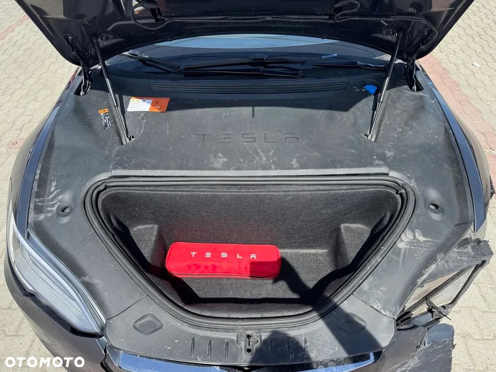 Tesla Model S - 12