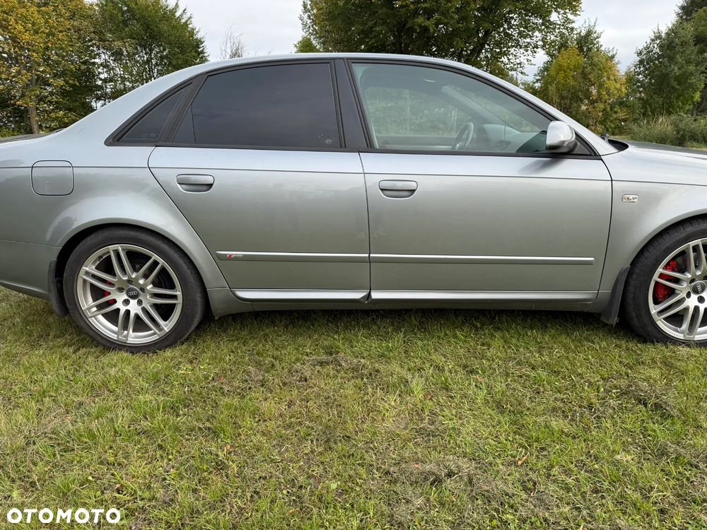 Audi A4 Limousine - 16