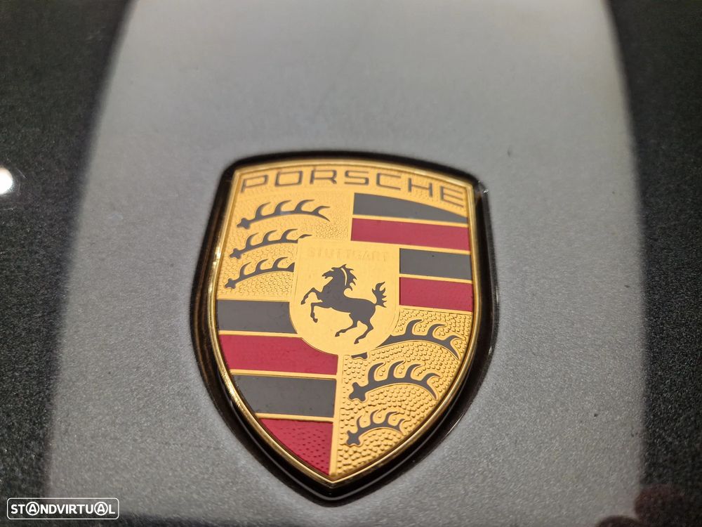 Porsche Taycan Cross Turismo 4S - 11