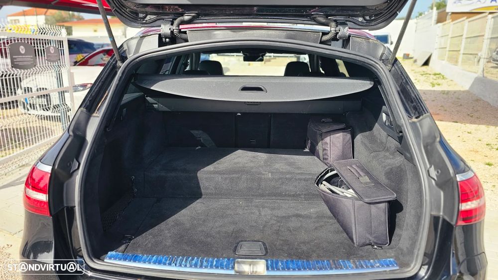 Mercedes-Benz E 300 de 4Matic 9G-TRONIC AMG Line - 36