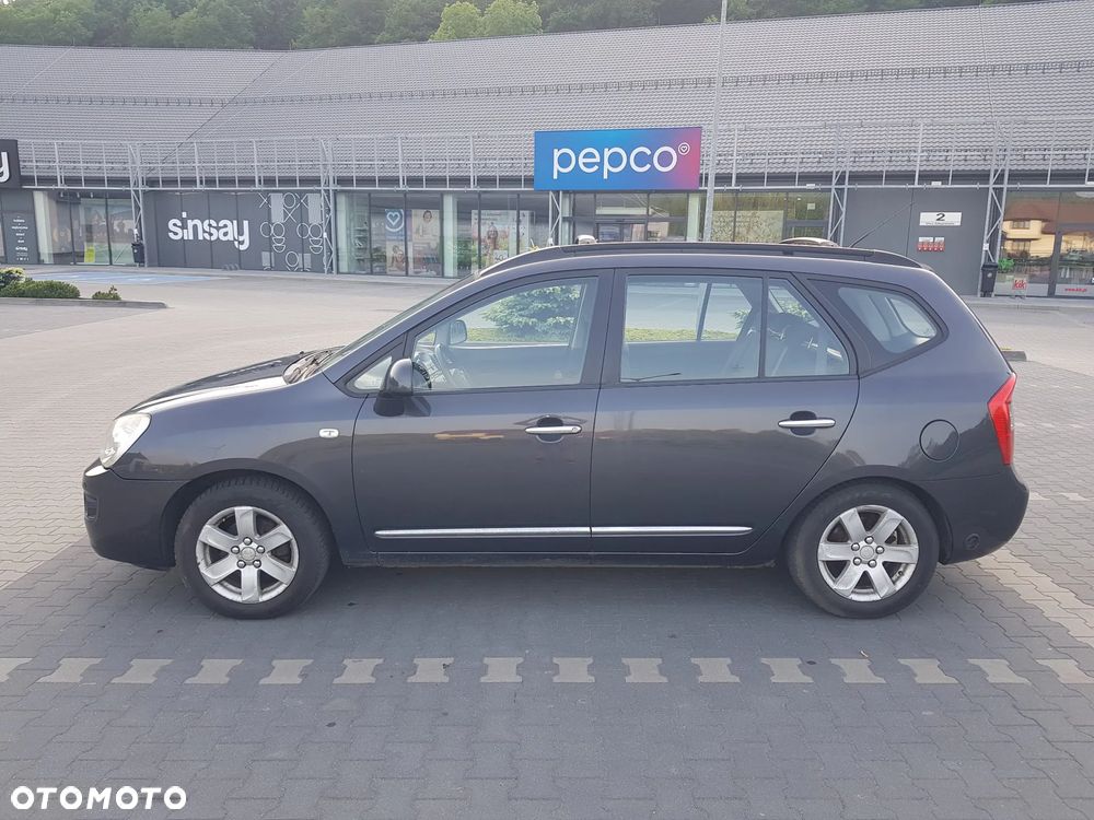 Kia Carens - 9