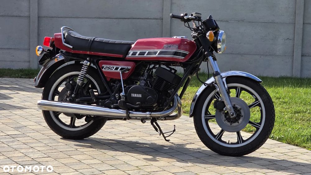 Yamaha RD - 17