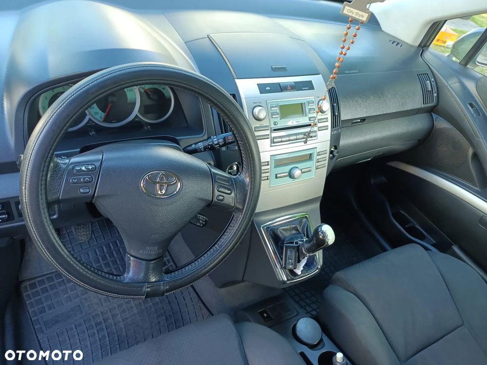Toyota Corolla Verso 2.0 D-4D Sol 7os - 8