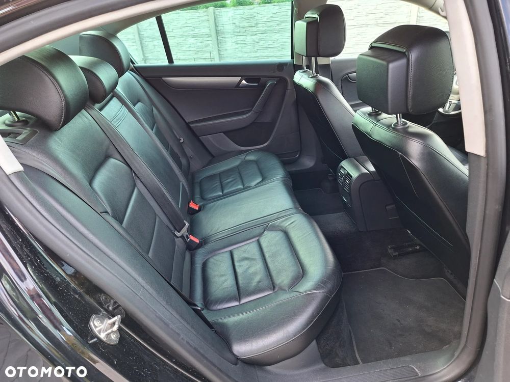 Volkswagen Passat 2.0 TDI 4Mot Highline - 13