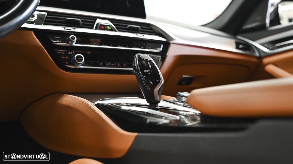 BMW 520 d Pack Desportivo M Auto - 58