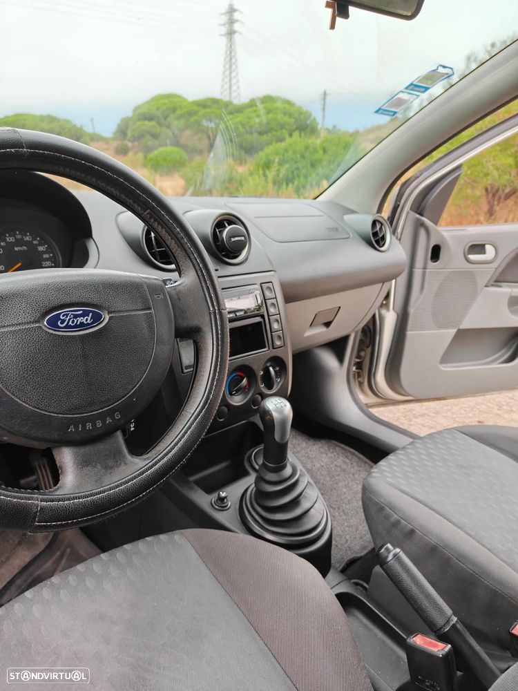 Ford Fiesta 1.4 TDCi Ambiente - 10