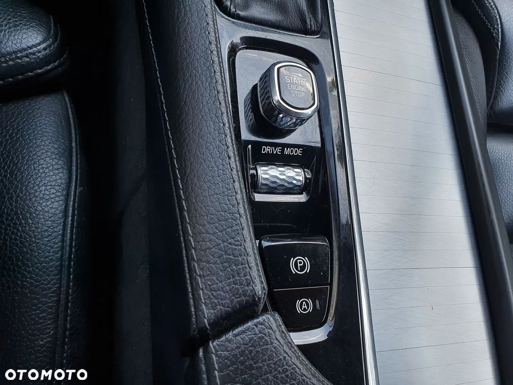 Volvo XC 90 D5 AWD Momentum 7os - 20