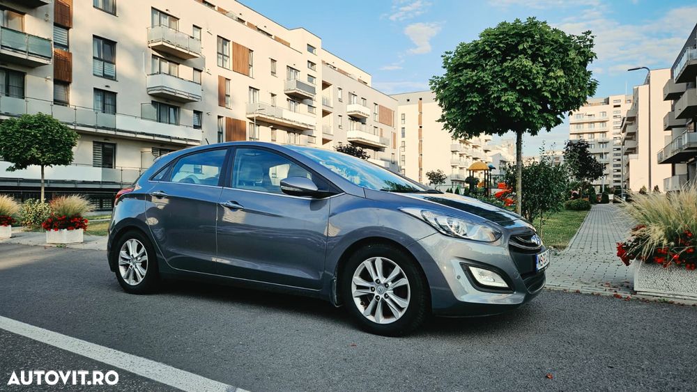 Hyundai i30 1.6 CRDI Automatik Style - 4