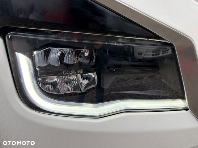 MAN LION`S COACH L R08 - 17