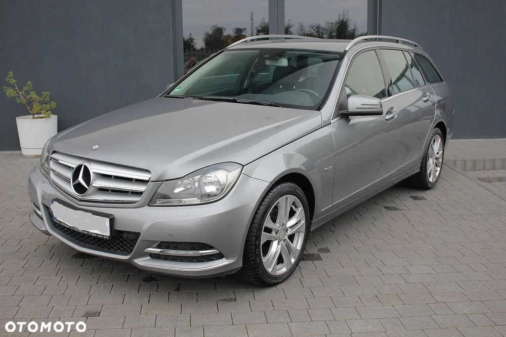 Mercedes-Benz Klasa C 180 CGI Automatik BlueEFFICIENCY Avantgarde - 2
