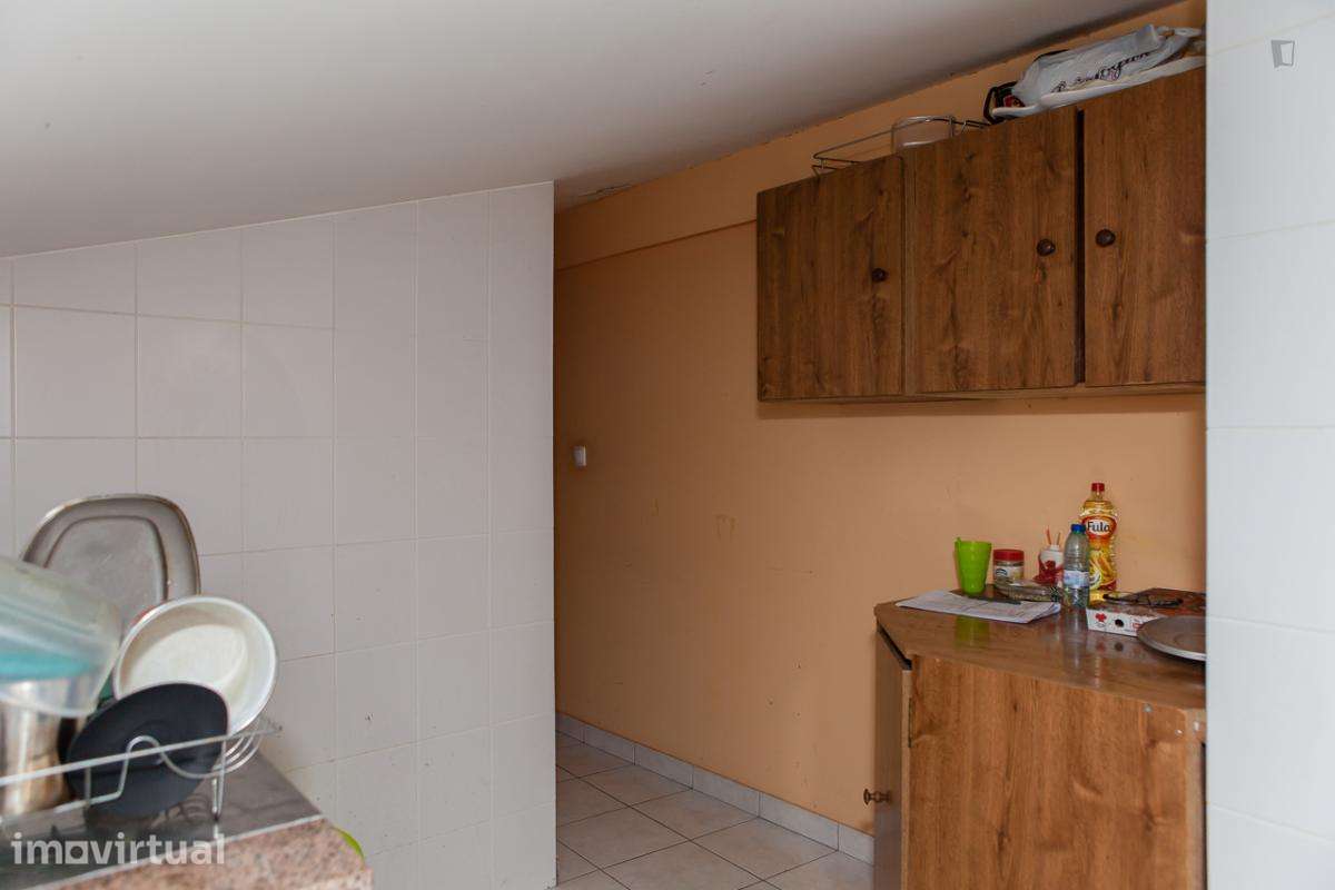 Quarto - localizado em Montarroio Coimbra - Grande imagem: 5/19