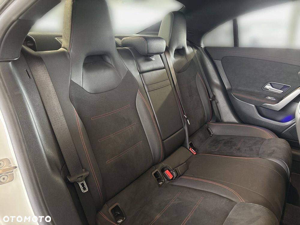 Mercedes-Benz CLA - 21