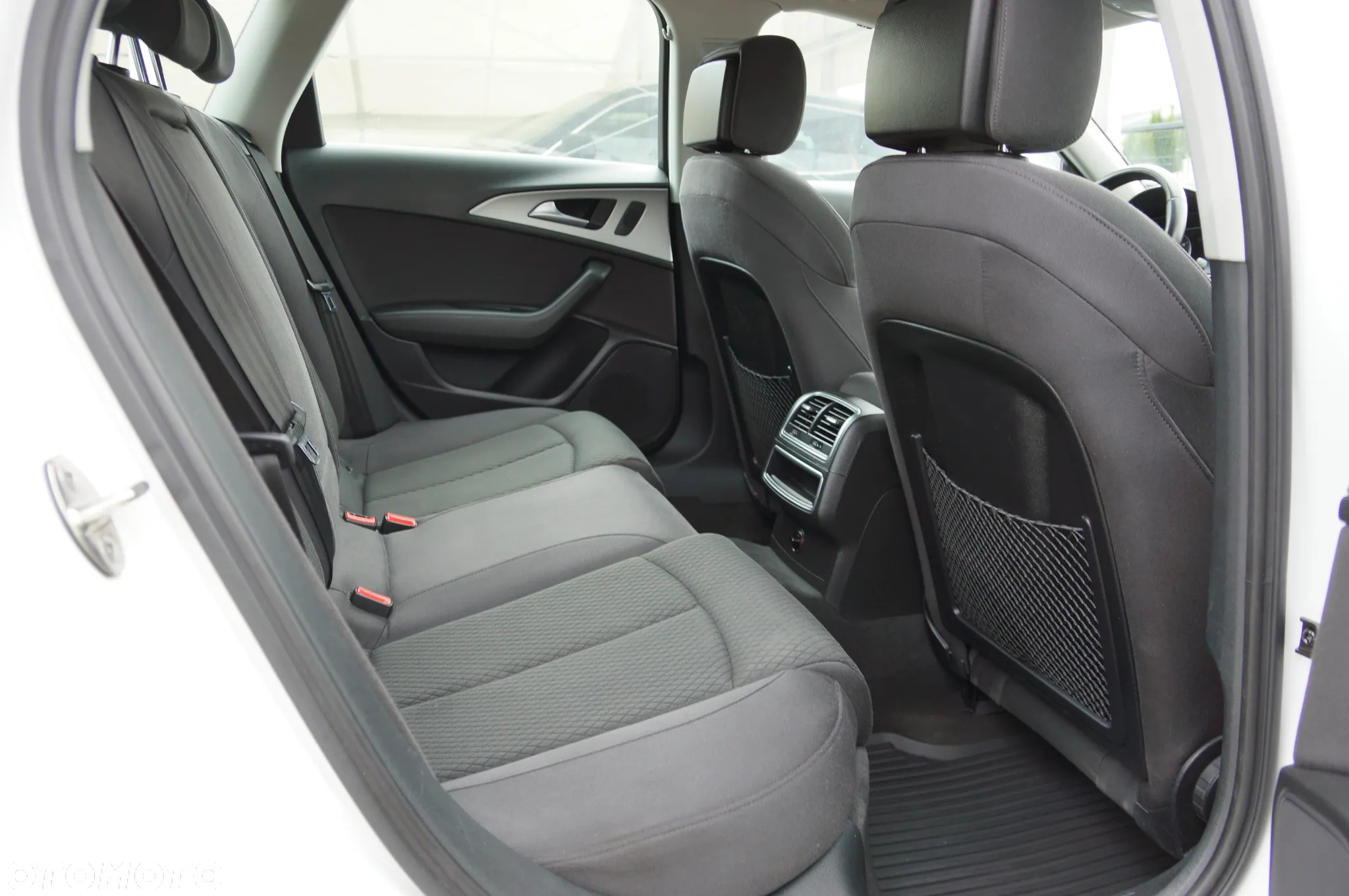 Audi A6 Avant 2.0 TDI Ultra S tronic - 30