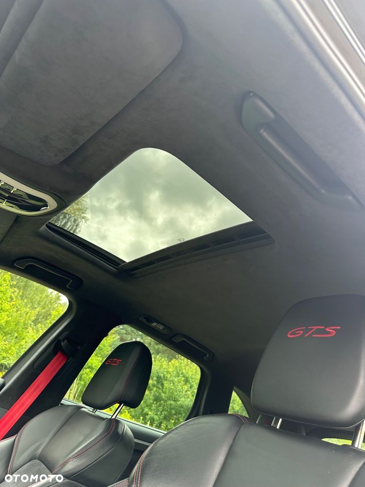 Porsche Cayenne - 21