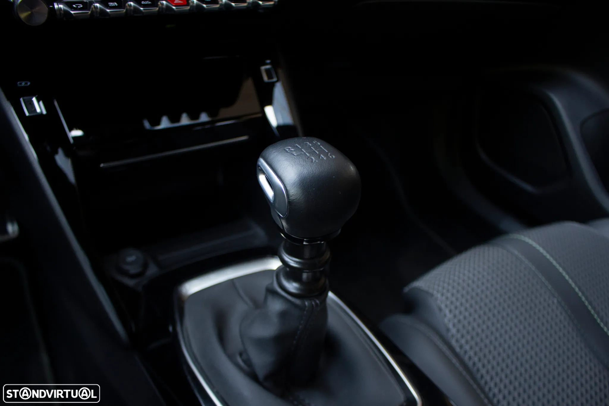 Peugeot 2008 1.2 PureTech Allure Pack - 19