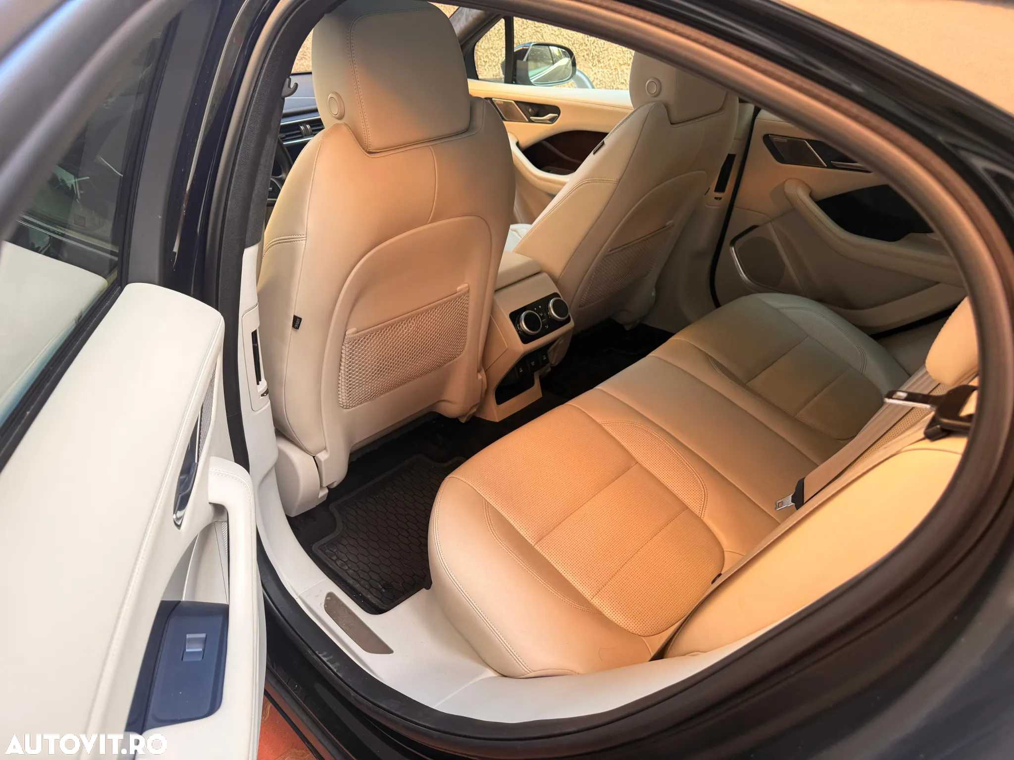 Jaguar I-Pace HSE - 17