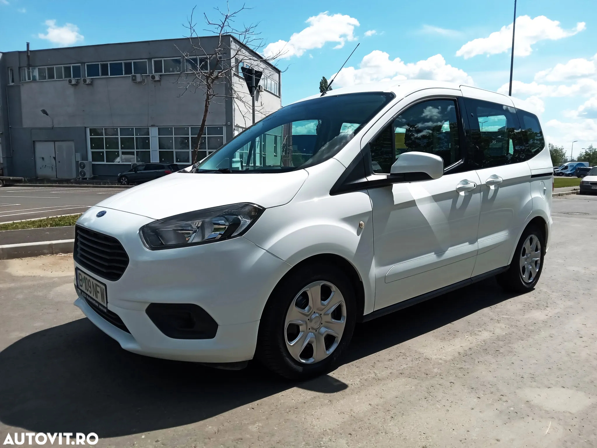 Ford Tourneo Courier 1.5 TDCi Trend - 11
